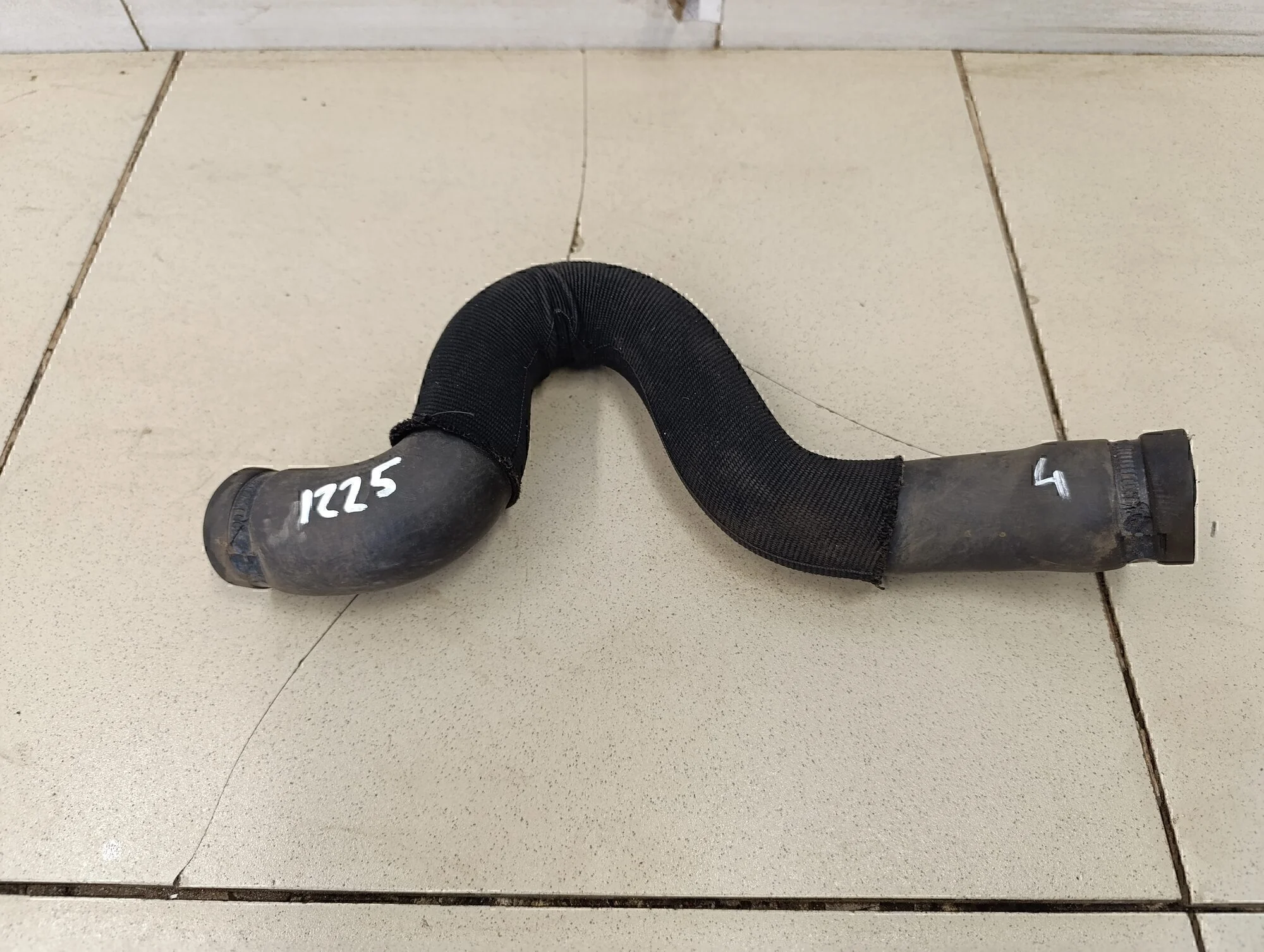 Патрубок радиатора C4 2005-2011