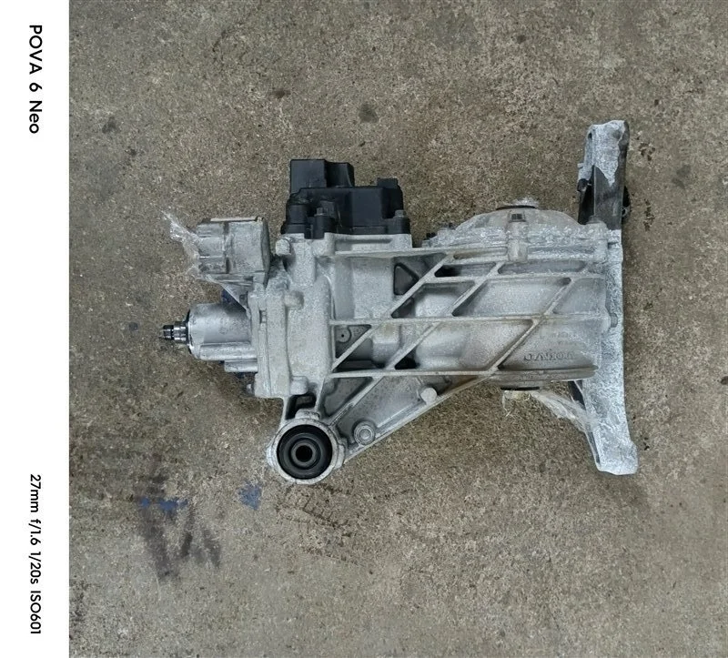 Редуктор Volvo V60 2020 36010143 B4204T23, задний