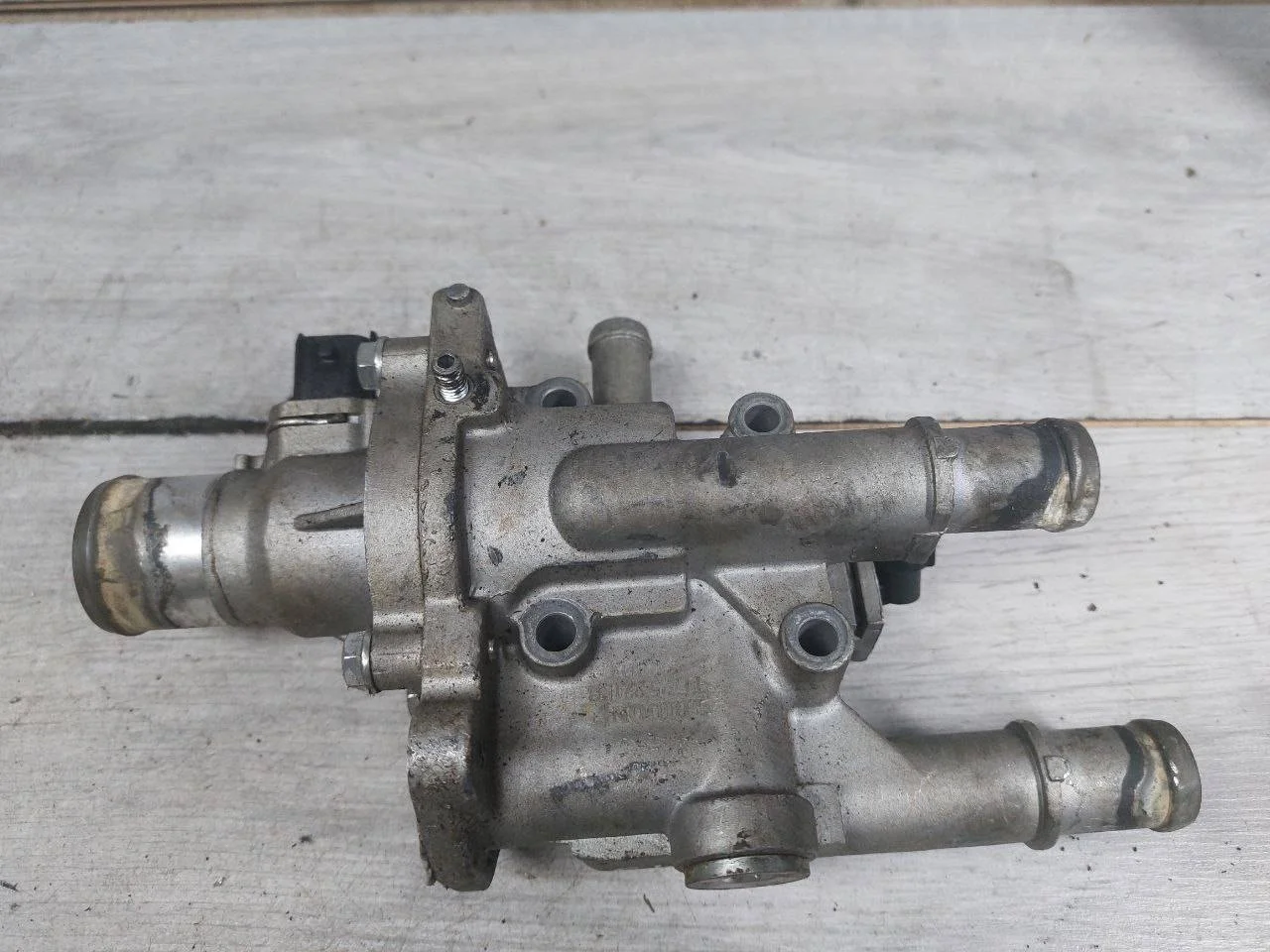 корпус термостата Chevrolet Cruze J300