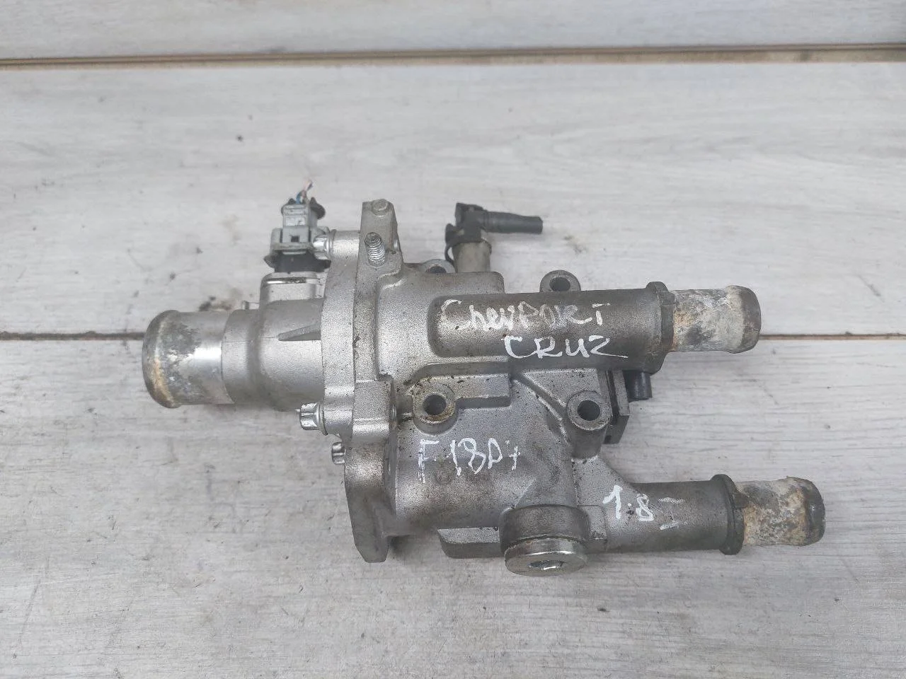 корпус термостата Chevrolet Cruze J300