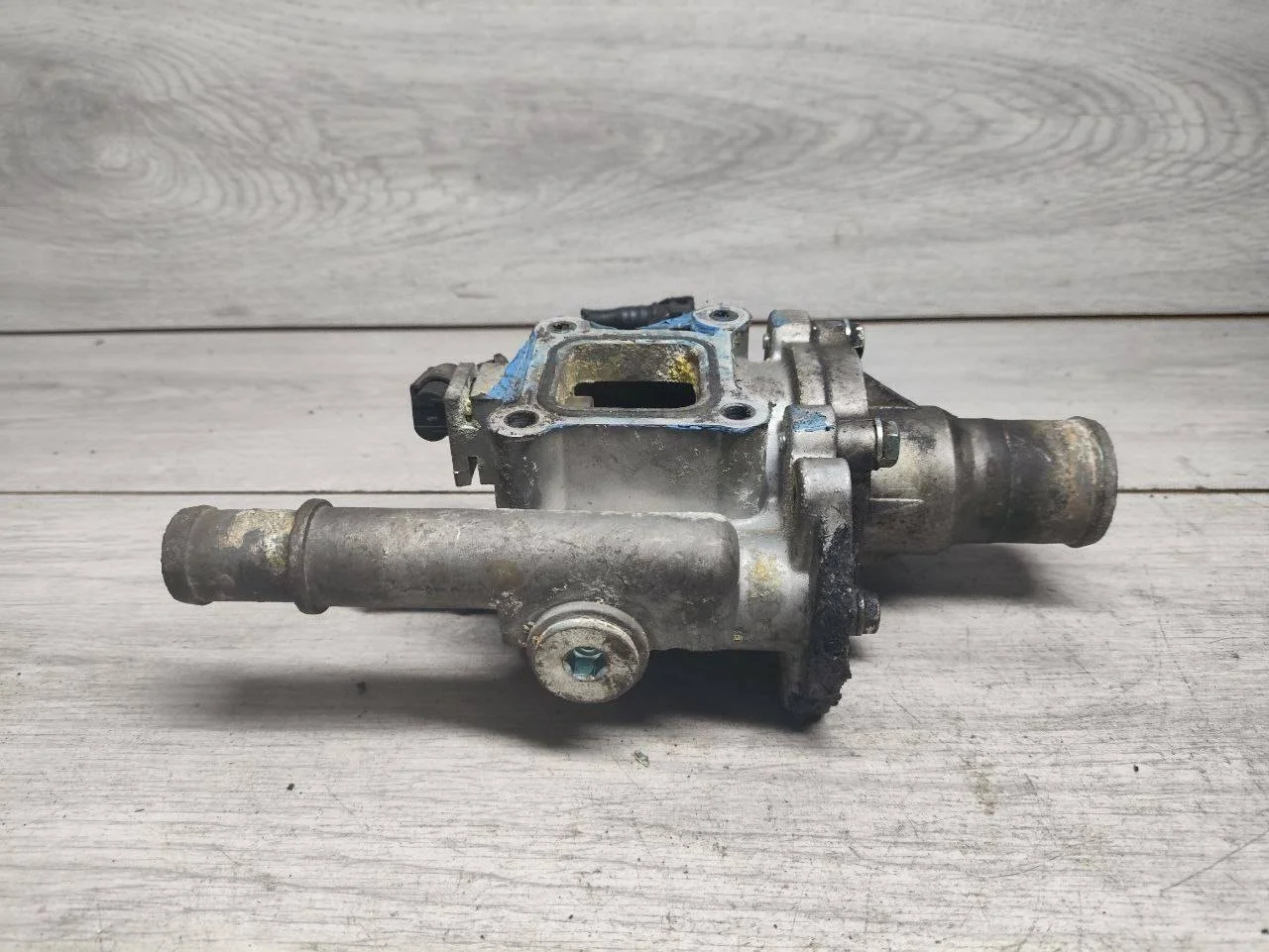 корпус термостата Chevrolet Cruze J300