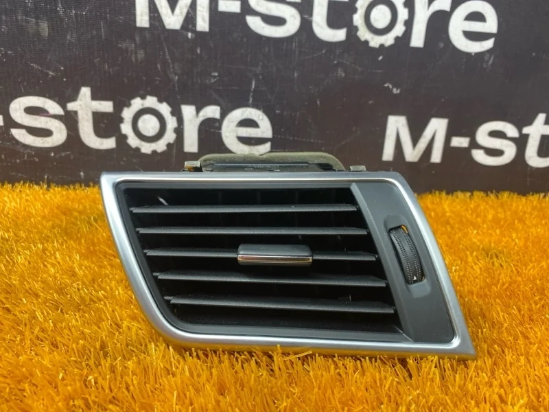 Дефлектор воздушный Mercedes-Benz M-Class 2012 A1668300154 W166 642.826, передний левый