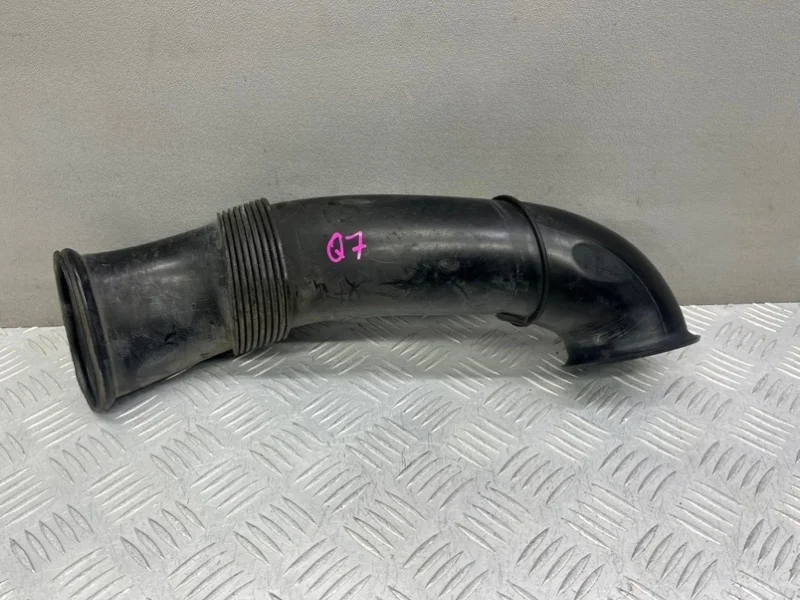 Патрубок воздушного фильтра Volkswagen Touareg GP