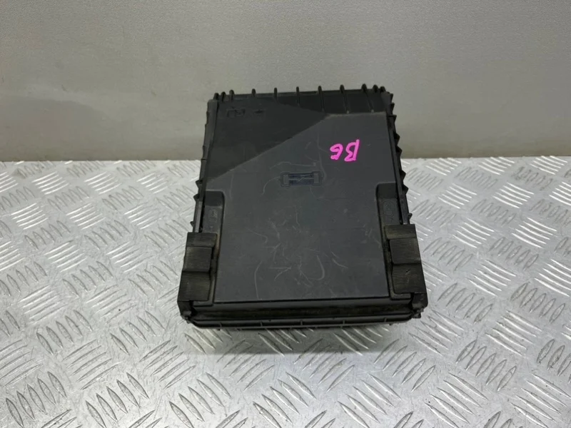 Блок предохранителей Volkswagen Passat B6