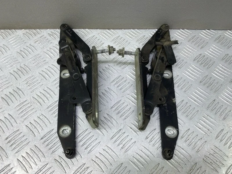 Петли капота Land Rover Discovery L319