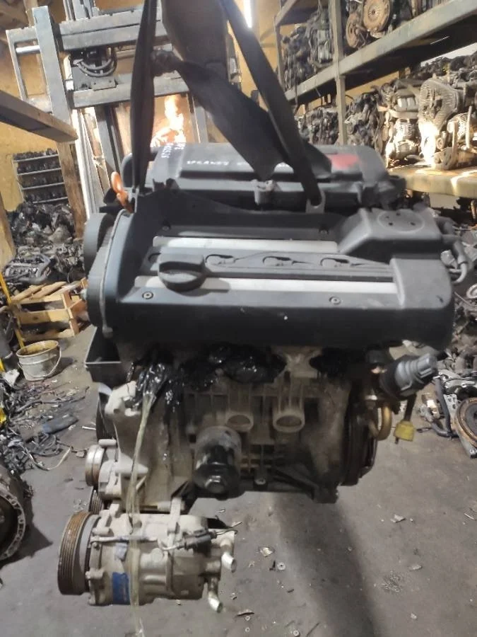 Двигатель APE Volkswagen Golf 4 1.4 Бензин