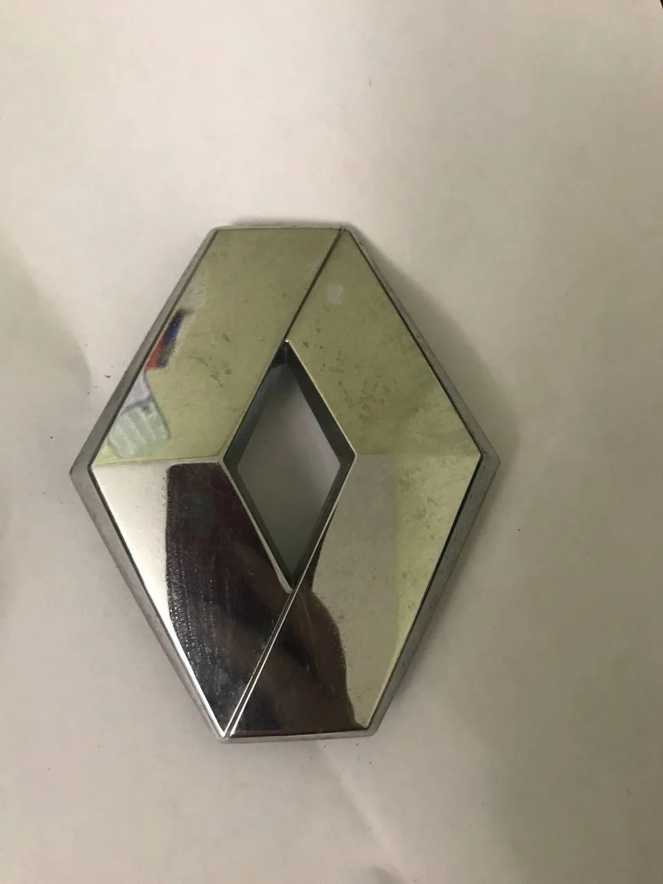 Эмблема Renault Logan 908894785R, задняя