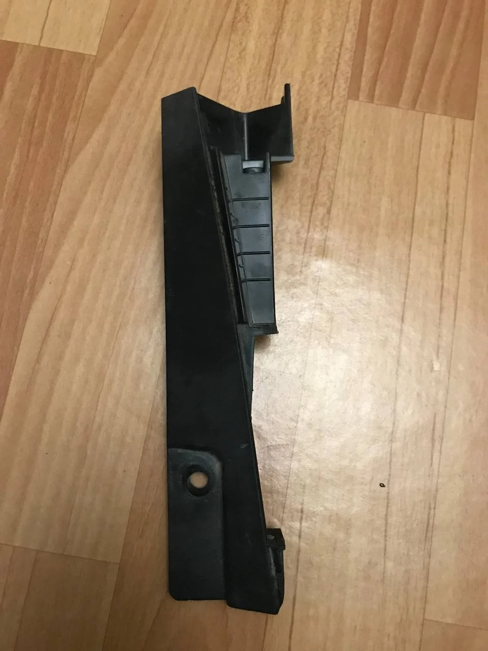 Кронштейн фары Hyundai Solaris 92102H5500, правый