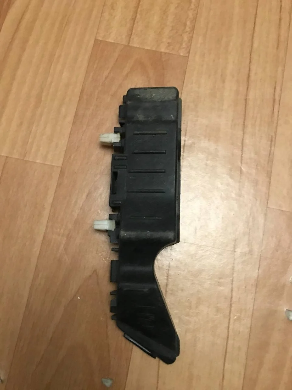 Кронштейн бампера Hyundai Solaris 865141R000, передний правый