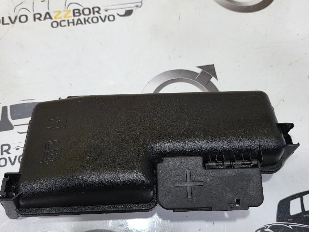 Крышка блока предохраниелей Volvo S60 XC70 XC90 S60 I рестайлинг (2004—2009)