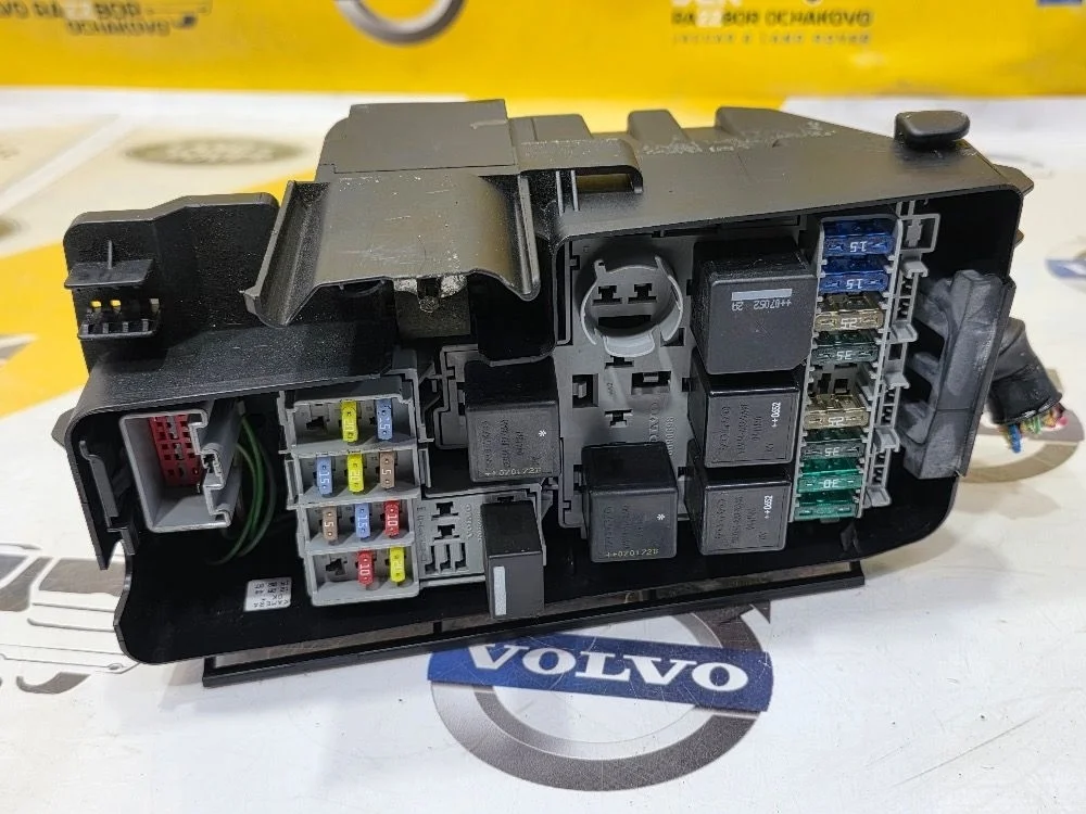 Блок предохранителей Volvo S60 XC70 XC90 30797010 S60 I рестайлинг (2004—2009)