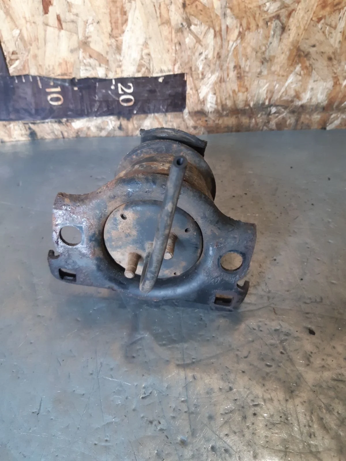 Опора двигателя передняя Nissan Pathfinder III рестайлинг (2010—2014) 2011 KAF - бежевый