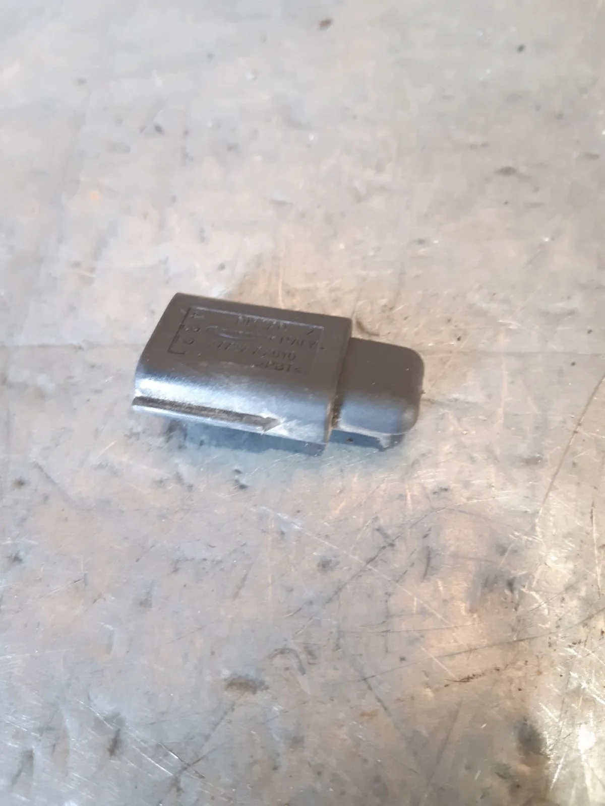 Датчик температуры воздуха наружного Nissan Navara D40 (2004—2010) 2008 серебристый