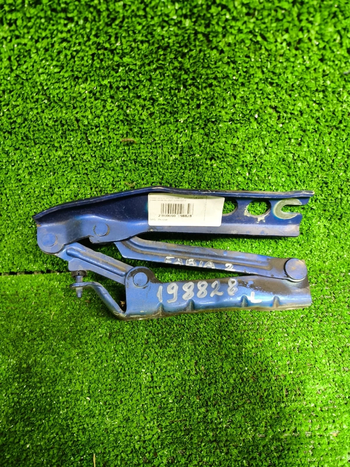 Петля капота SKODA FABIA 2, ROOMSTER 2007- левая синяя б/у FABIA 2(2007-2015);ROOMSTER(2007-2015)