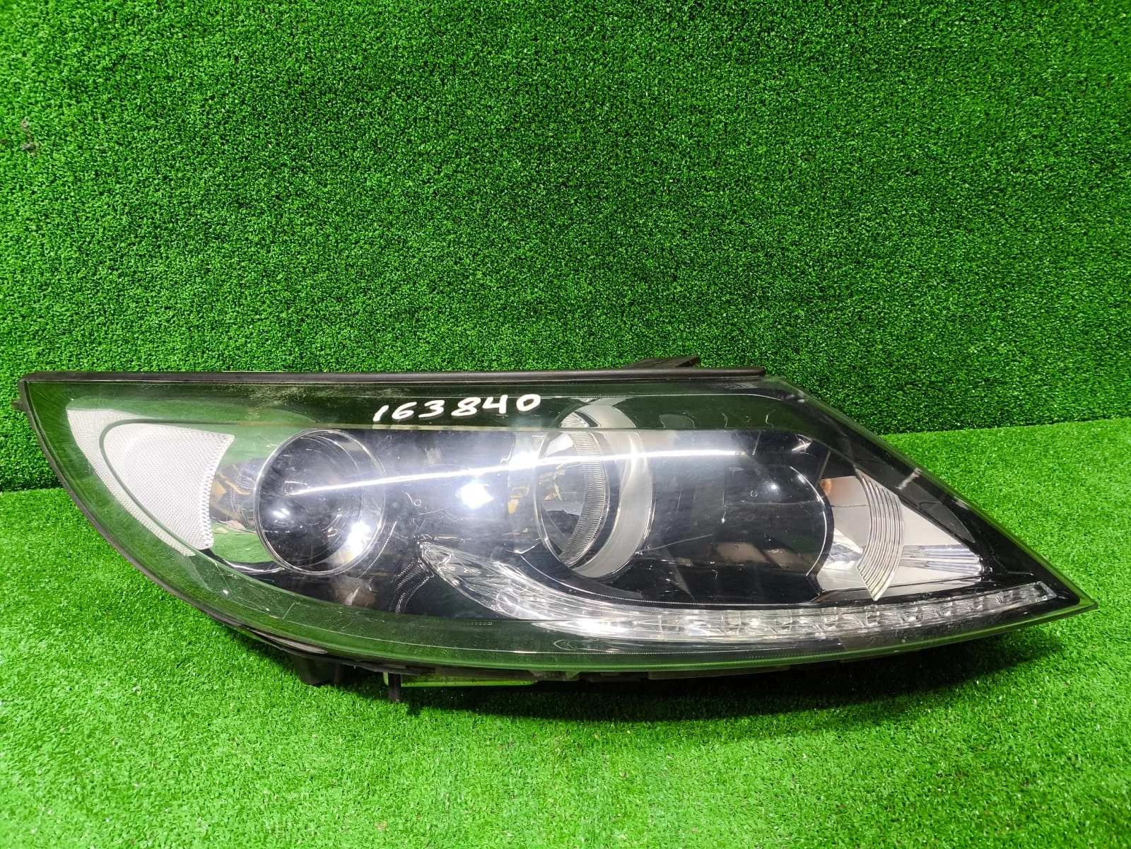 Фара KIA SPORTAGE 3 2010- ксенон с ходовыми огнями правая б/у SPORTAGE 3(2010-2015)