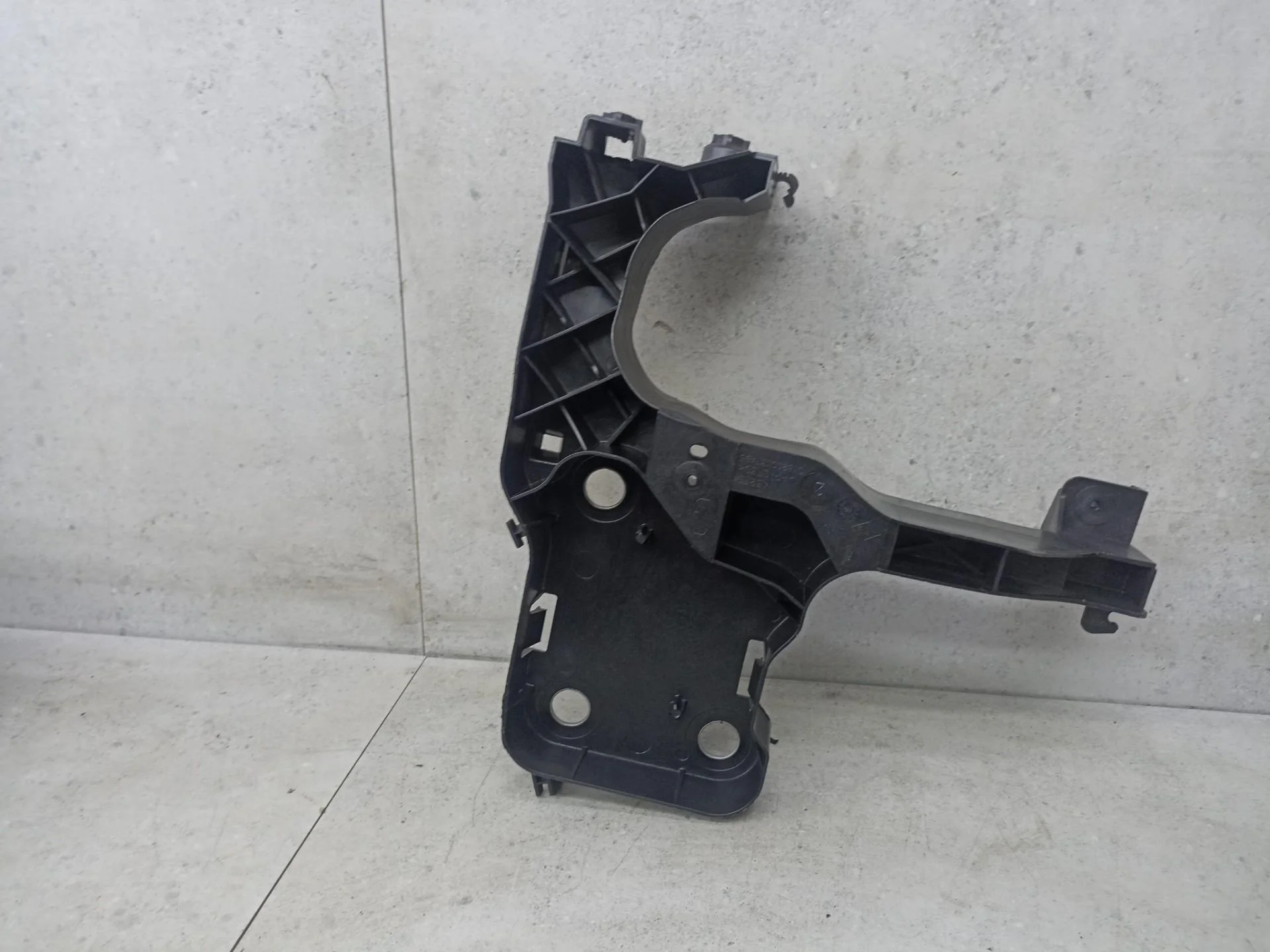 Крепление фары (кронштейн фары) левой Renault