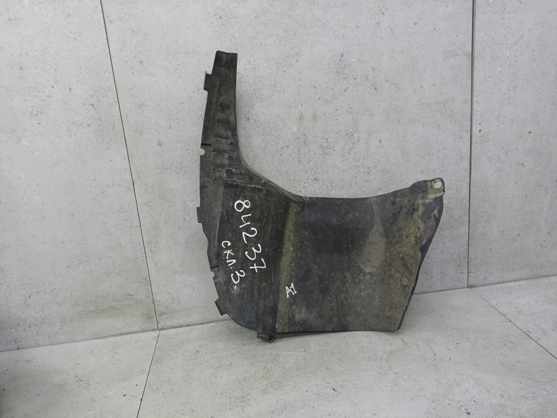 Задняя часть подкрылка заднего правого Nissan J10