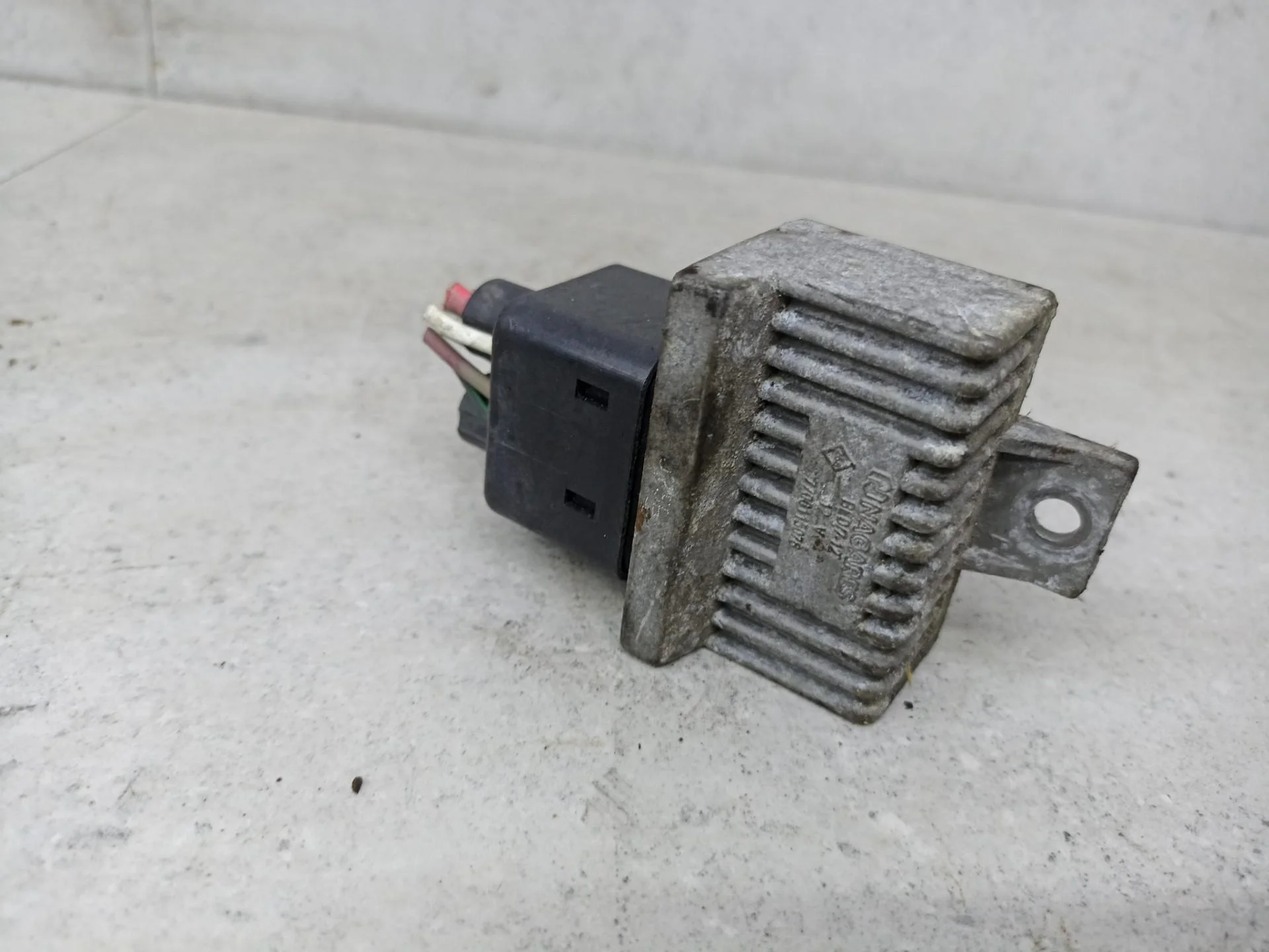 Реле накала свечей Renault Megane 2 рест. 2009