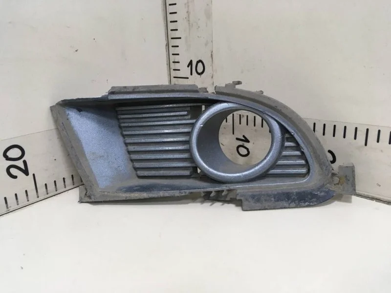 Решетка в бампер правая Mitsubishi Cedia