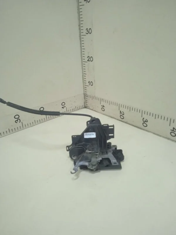 Замок двери передний правый Skoda Fabia 2 5J BZG