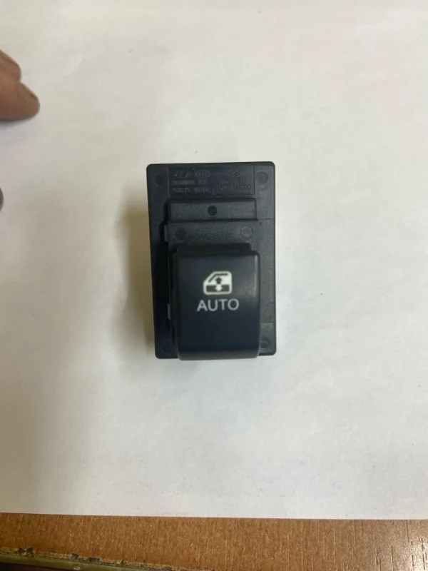 Кнопка стеклоподъемника Kia Ceed 1