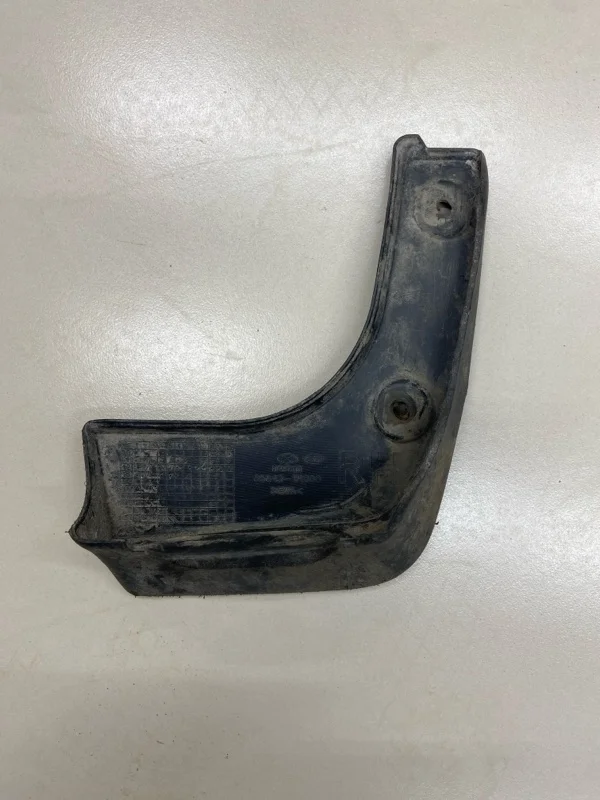 Брызговик задний правый Hyundai Solaris 1