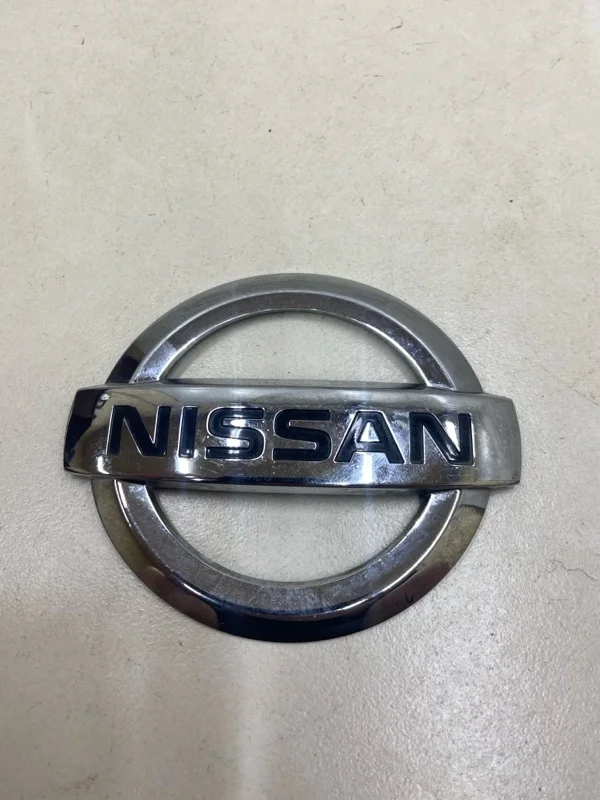 Эмблема на крышку багажника Nissan Almera 3 G15
