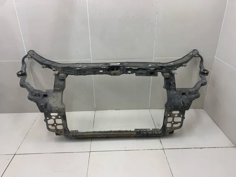 Панель передняя (Телевизор) передний Hyundai Santa