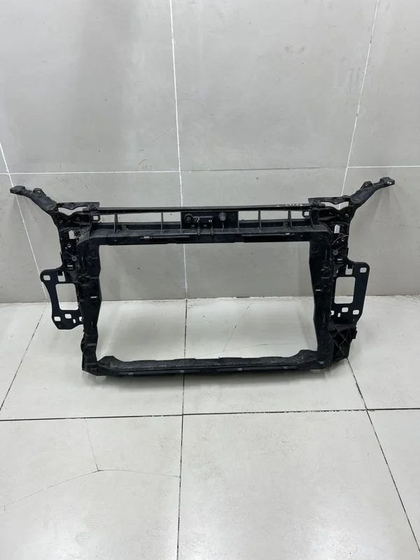 Панель передняя (Телевизор) Audi Q3 8U