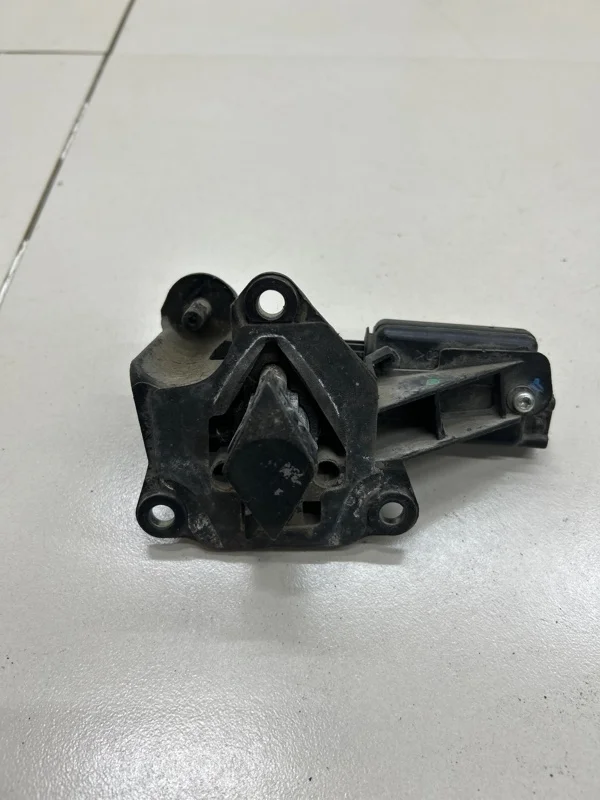 Кнопка открывания багажника Renault Symbol 1 2007