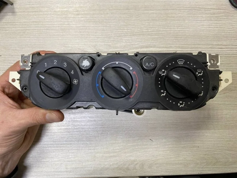 Блок управления отопителем Ford Focus 2