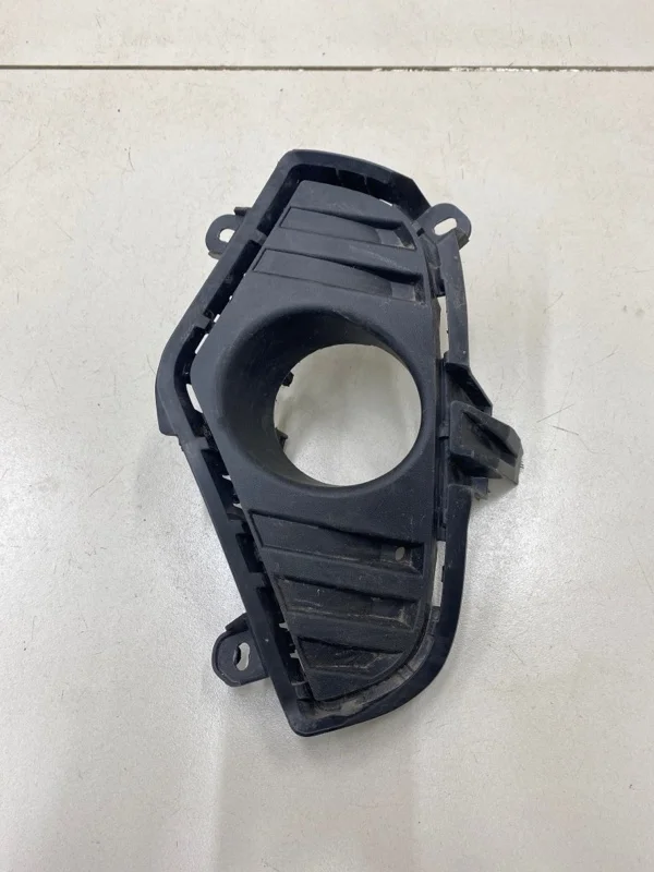 Решетка в бампер передняя левая Toyota RAV4 XA50