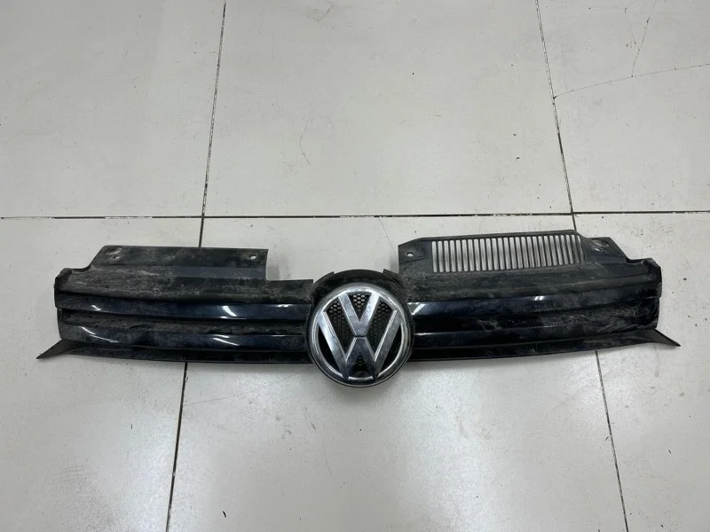 Решетка радиатора Volkswagen Golf 6 5K