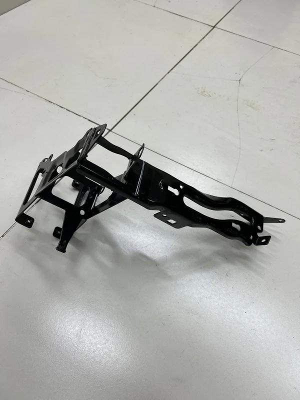 Кронштейн фары правый BMW 4-Series F32