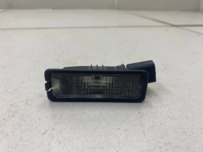 Фонарь подсветки номера Volkswagen Golf 6 5K1 BSE