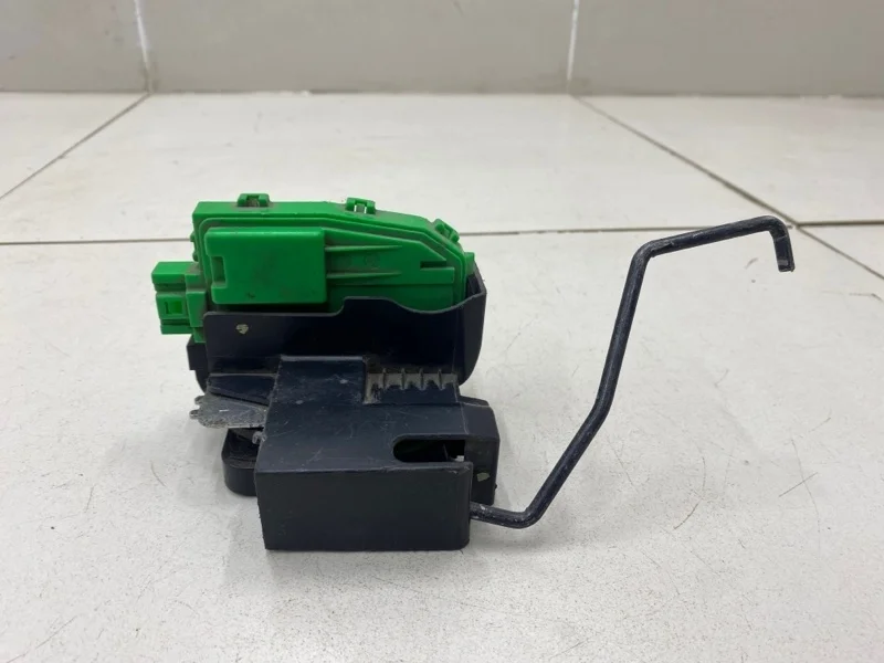 Замок двери задний левый Hyundai Solaris 1 RB