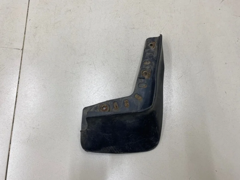 Брызговик передний правый Mitsubishi Lancer 9 CS