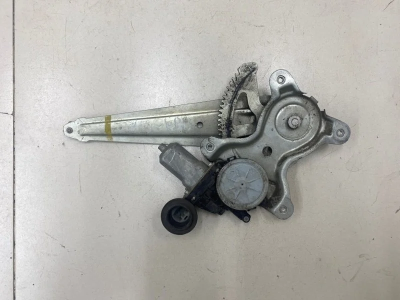 Стеклоподъемник элект. задний левый Toyota Camry