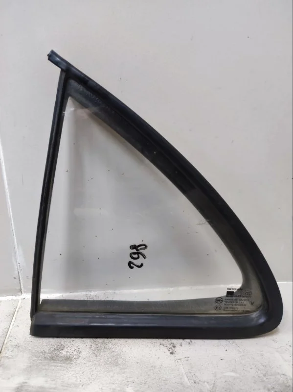 Стекло двери (Форточка) заднее левое Nissan Almera