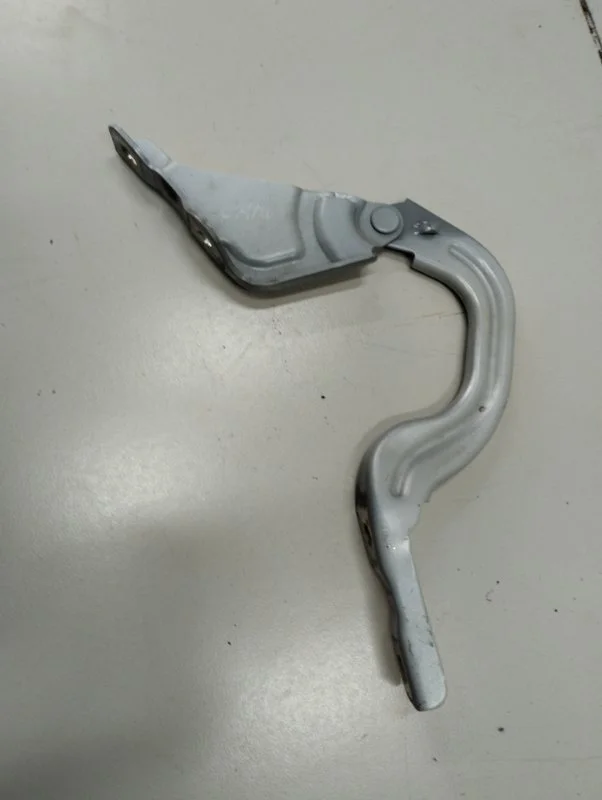 Петля капота правая Kia Rio 4