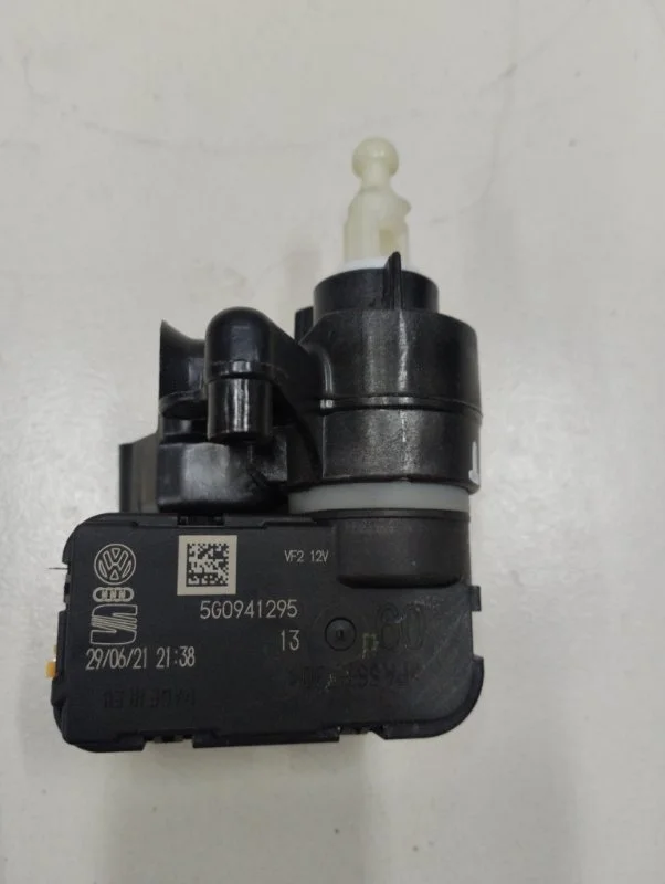 Моторчик корректора фары Skoda Rapid 1