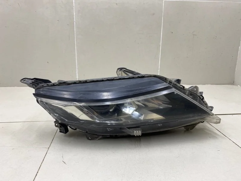 Фара правая Mitsubishi L200