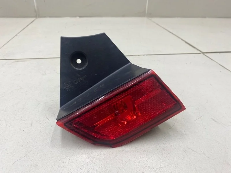 Отражатель в бампер задний правый Mitsubishi