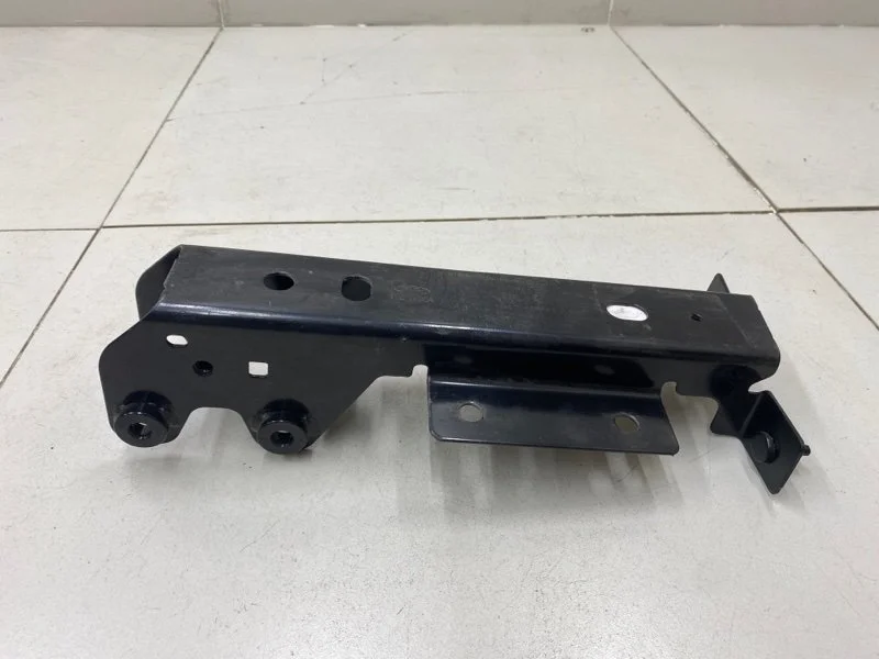 Кронштейн усилителя бампера задний правый Ford