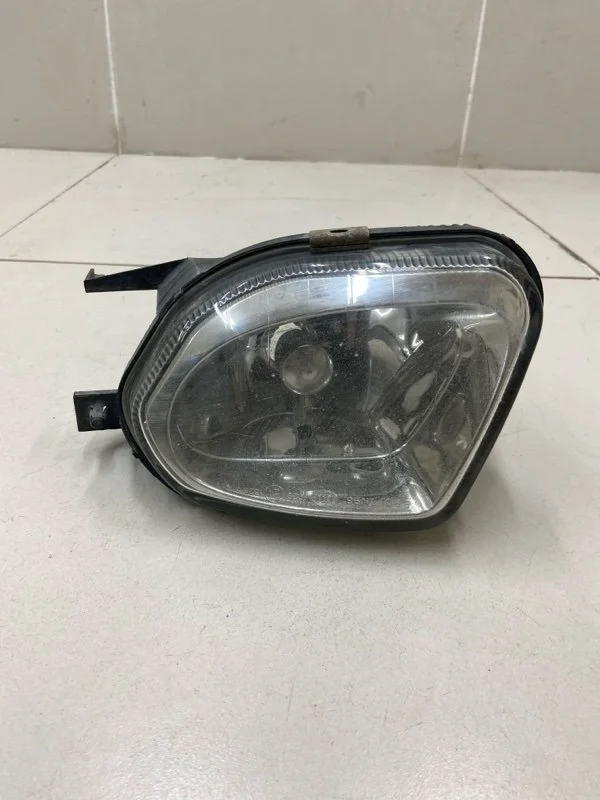 Фара противотуманная левая Mercedes-Benz E-class