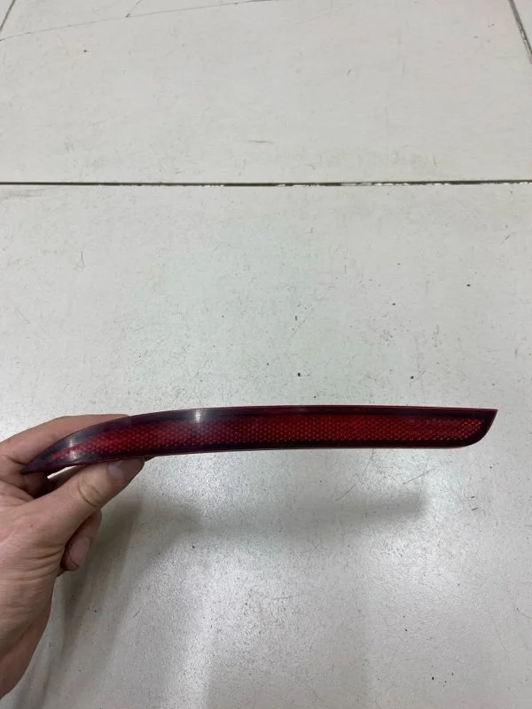 Отражатель в бампер задний левый Volkswagen Passat