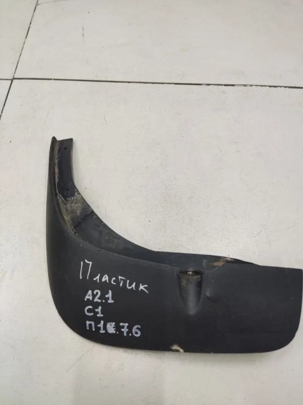 Брызговик задний левый Renault Duster 1