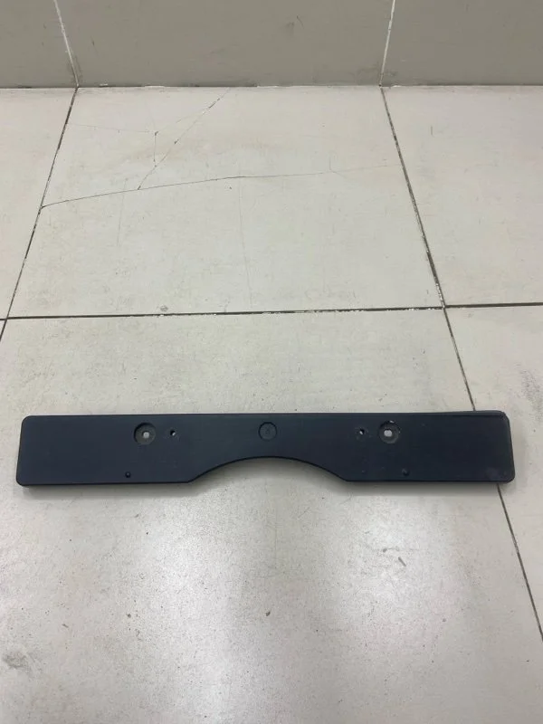 Накладка бампера под номер передняя Toyota Camry