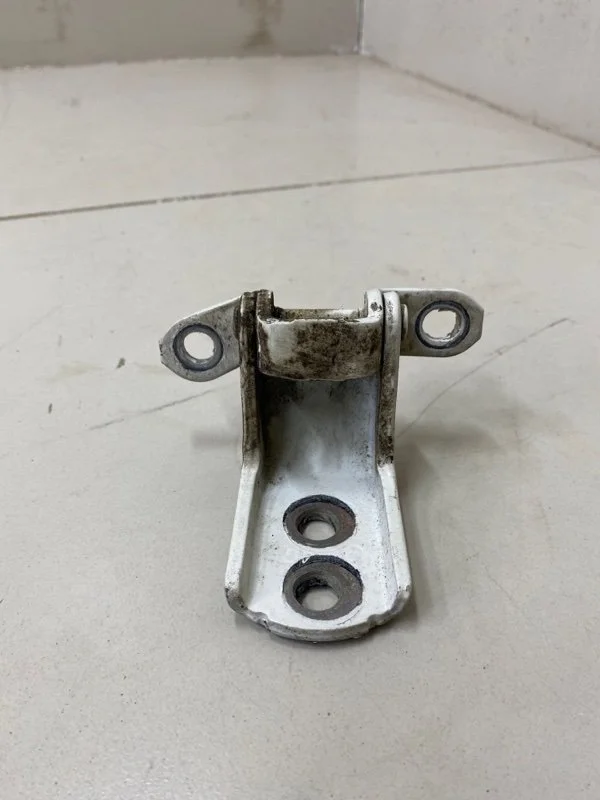 Петля двери нижняя передняя левая Nissan X-Trail