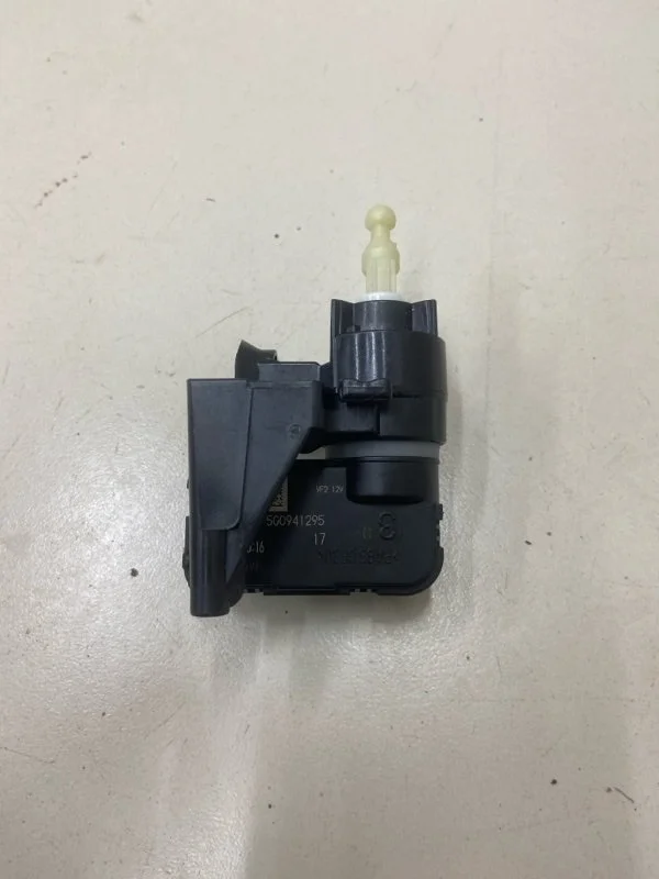 Моторчик корректора фары Skoda Rapid 1